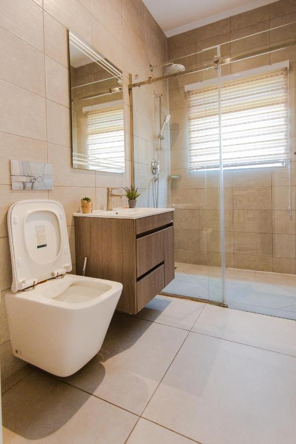 Accra Luxury Apartments @ Pine Court Екстериор снимка